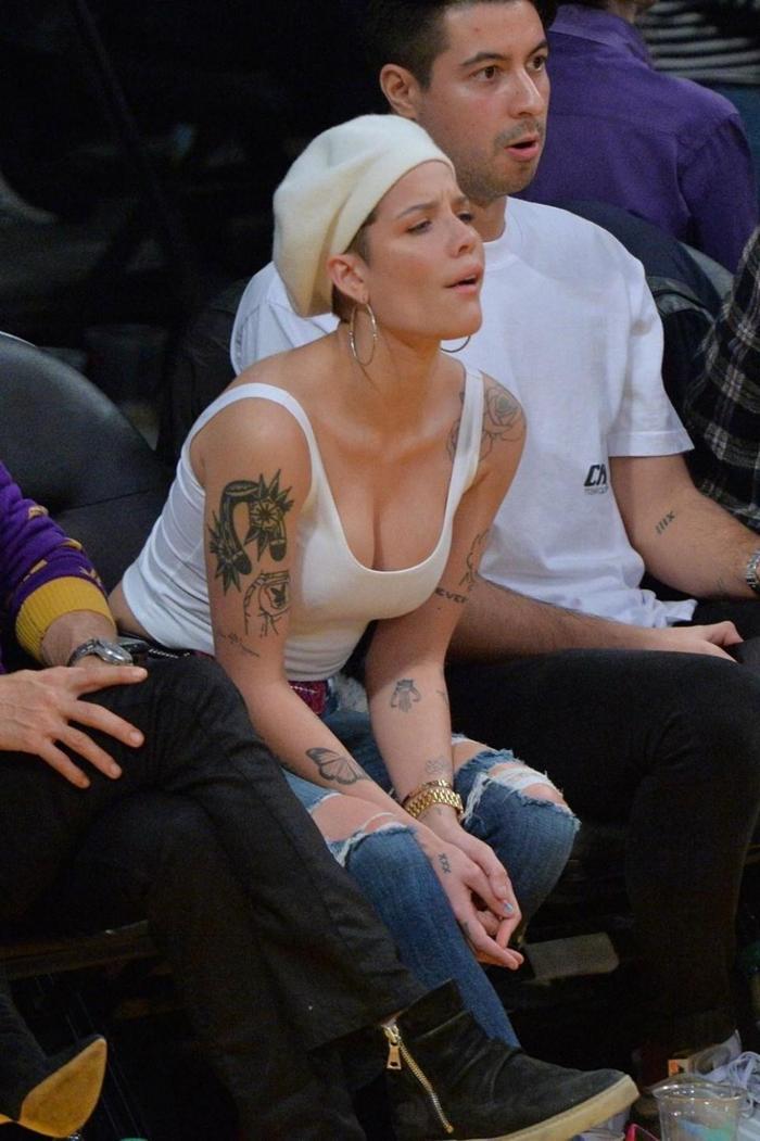 Halsey NBA maçında