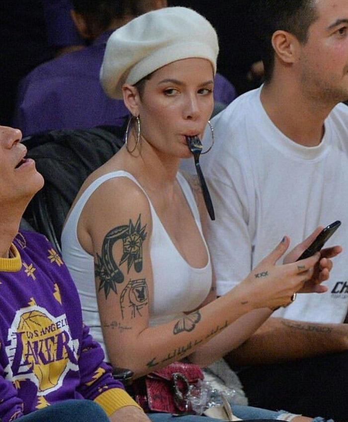 Halsey NBA maçında