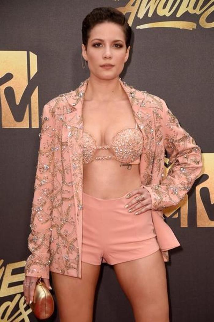Halsey NBA maçında