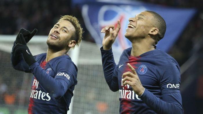 Paris Saint Germain Neymar ve Mbappeden birini satabilir