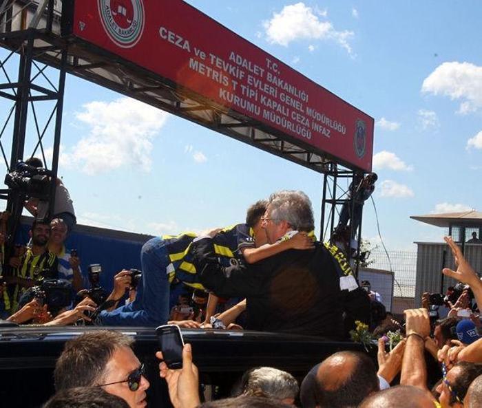 VE TAM BİR YIL SONRA