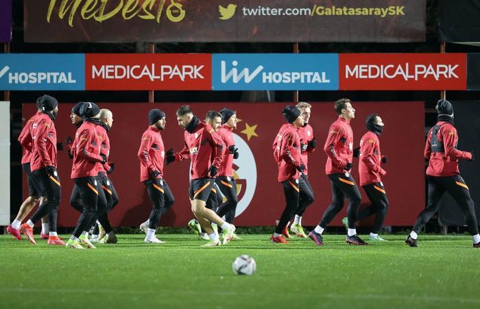 Fatih Terim kararını verdi Galatasarayın Başakşehir maçı muhtemel 11i...