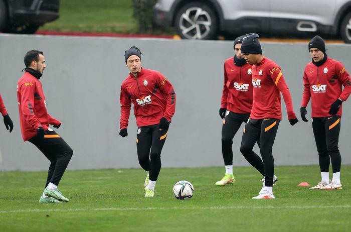 Fatih Terim kararını verdi Galatasarayın Başakşehir maçı muhtemel 11i...