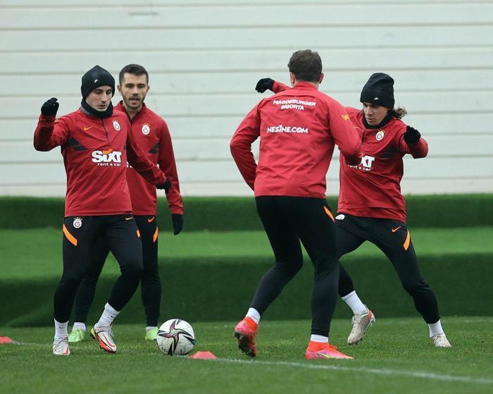 Fatih Terim kararını verdi Galatasarayın Başakşehir maçı muhtemel 11i...