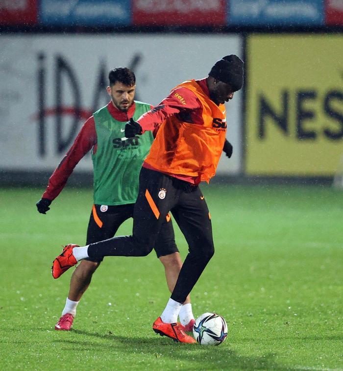 Fatih Terim kararını verdi Galatasarayın Başakşehir maçı muhtemel 11i...
