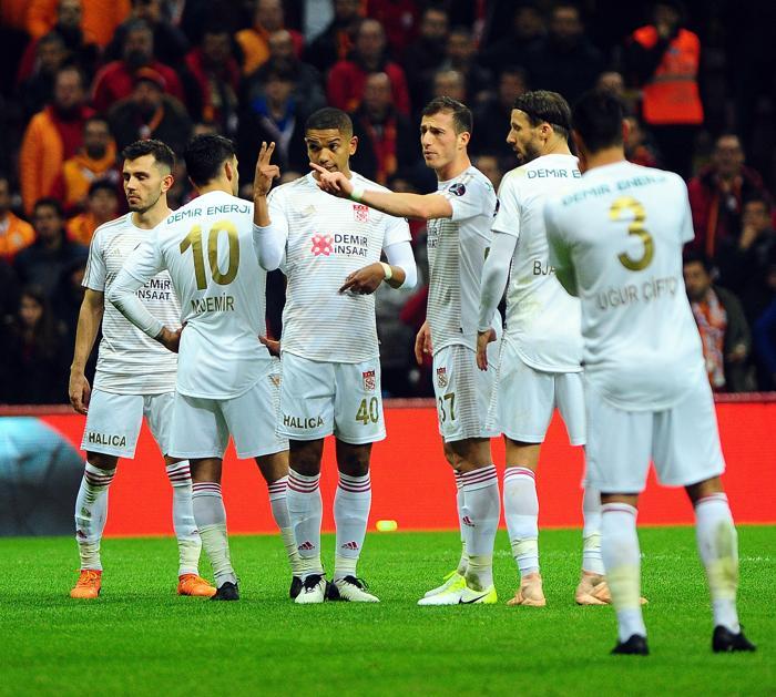 Fanatik yazarlarının Galatasaray - Sivasspor maçı yorumları