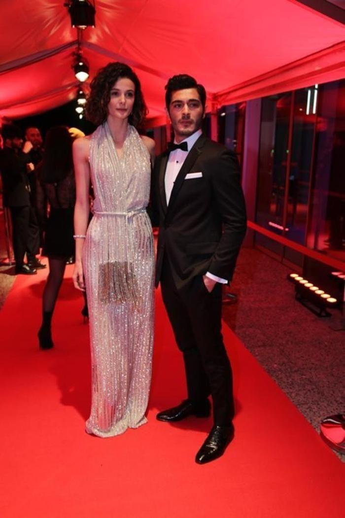 Büşra Develi ve Burak Deniz el ele geldiler