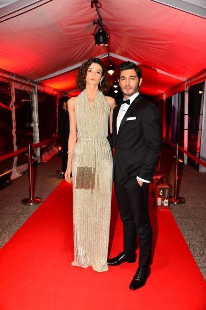 Büşra Develi ve Burak Deniz el ele geldiler