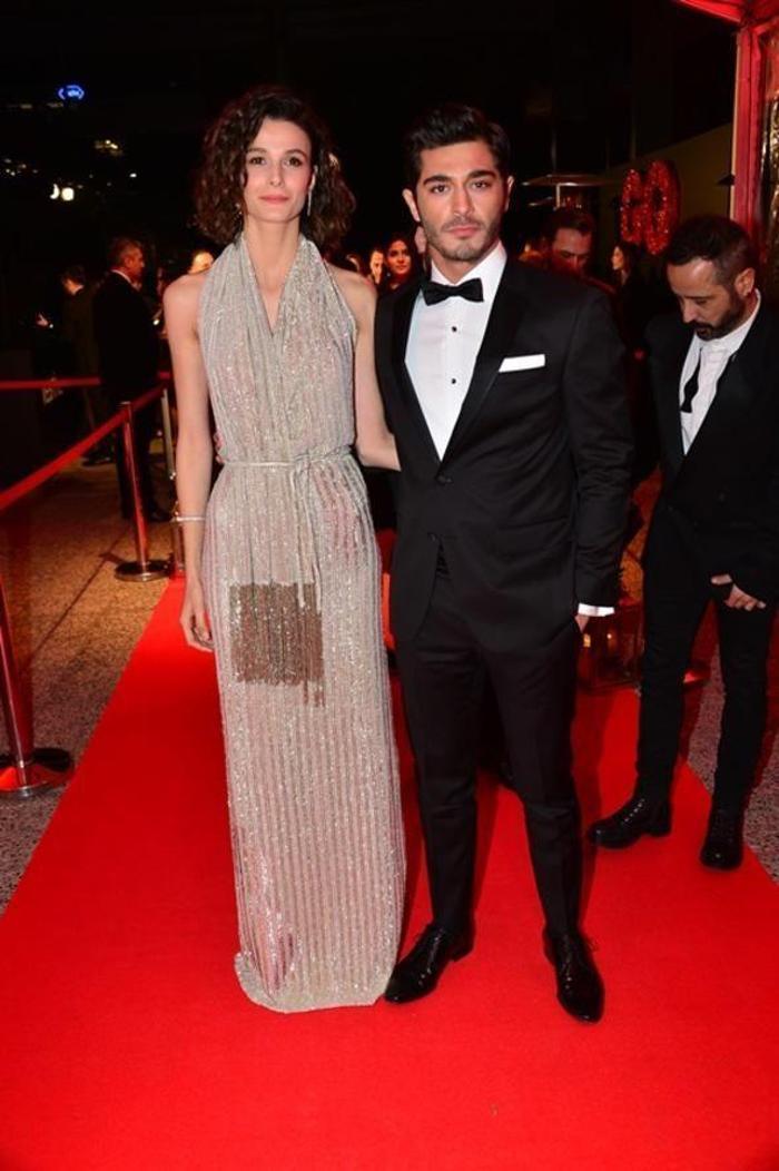 Büşra Develi ve Burak Deniz el ele geldiler