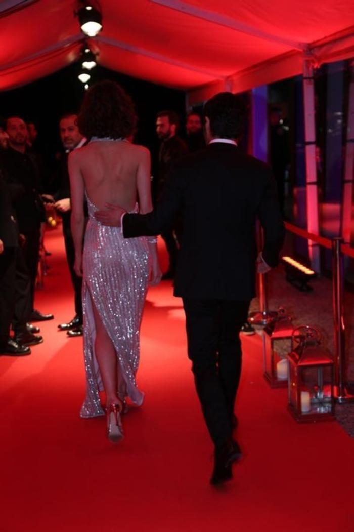 Büşra Develi ve Burak Deniz el ele geldiler