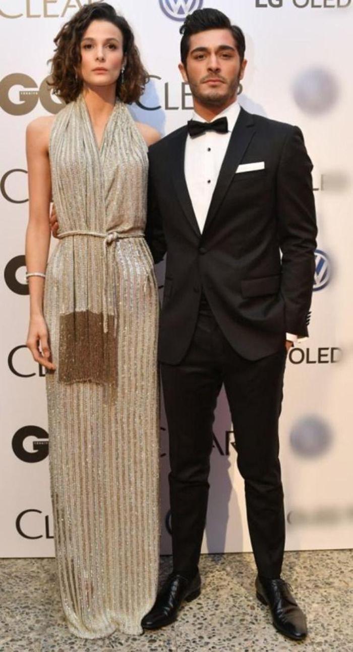Büşra Develi ve Burak Deniz el ele geldiler