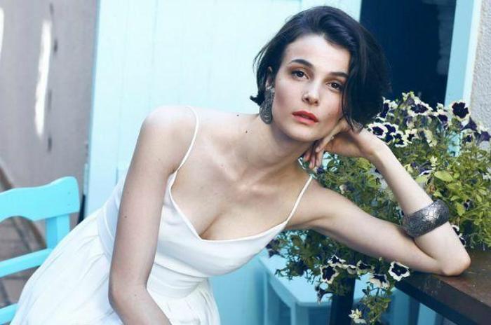 Büşra Develi ve Burak Deniz el ele geldiler