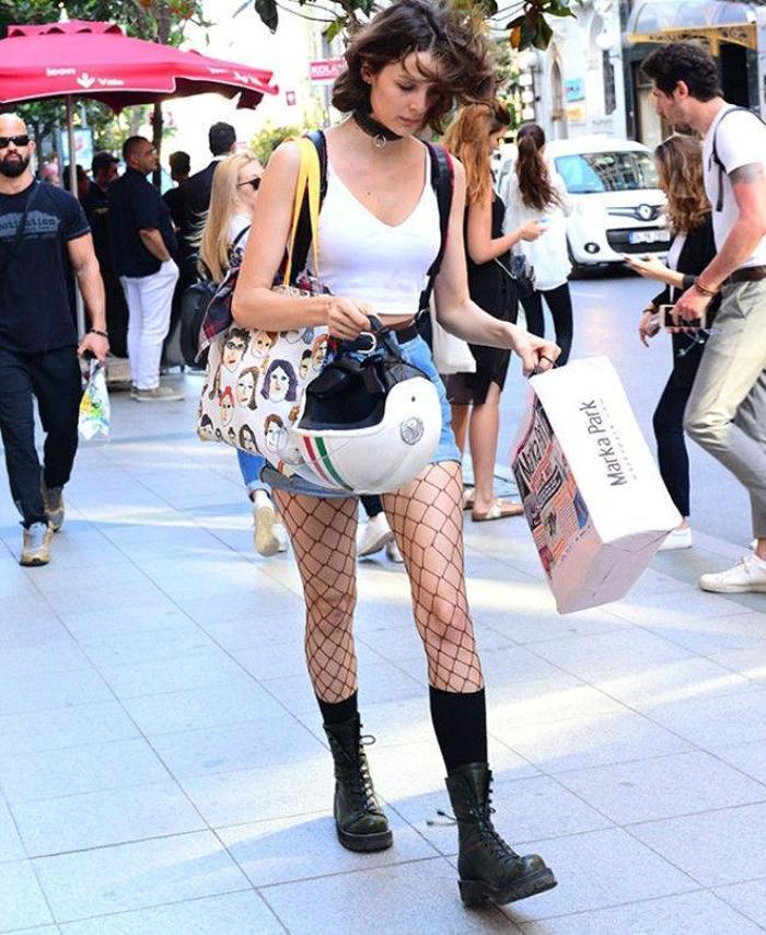 Büşra Develi ve Burak Deniz el ele geldiler