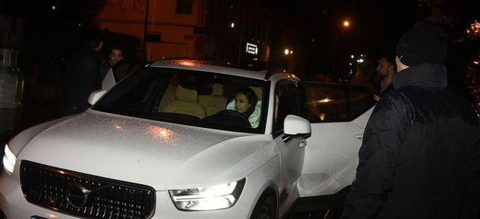 Simge Aköz ile Berkay Ateş flaşlar patlayınca gerildi