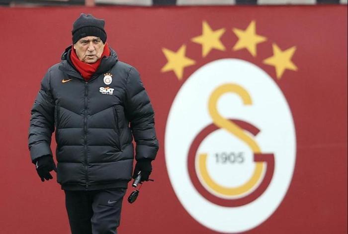 Son dakika: Galatasarayda çifte ayrılık Fatih Terim biletlerini kesti