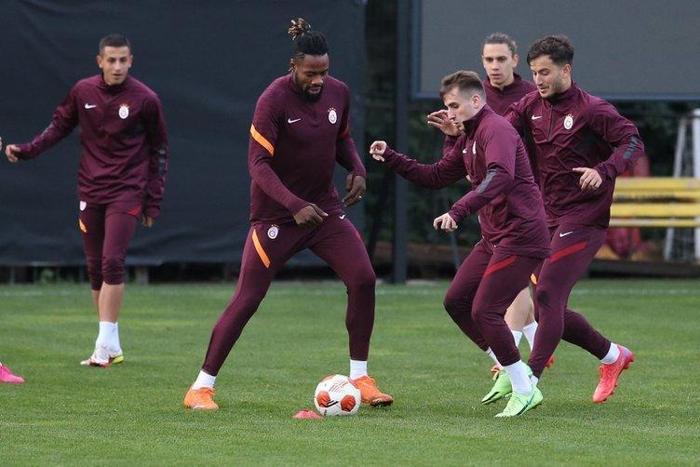 Son dakika: Galatasarayda çifte ayrılık Fatih Terim biletlerini kesti