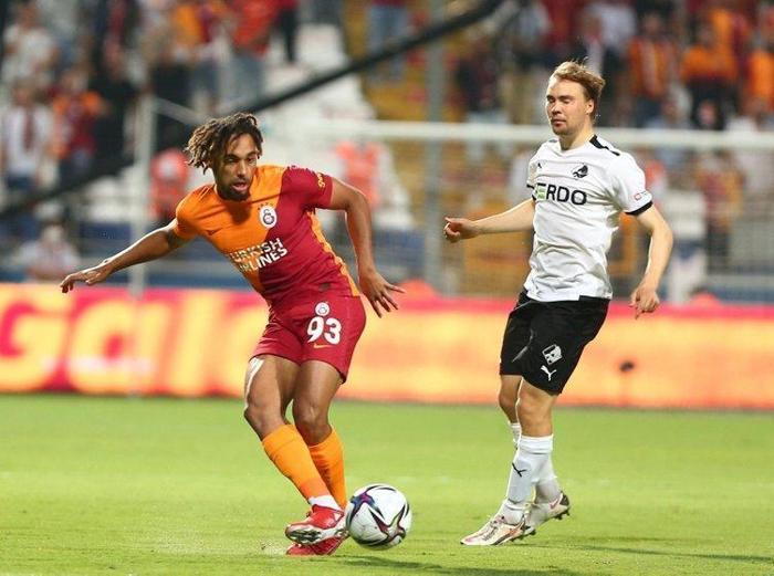 Son dakika: Galatasarayda çifte ayrılık Fatih Terim biletlerini kesti