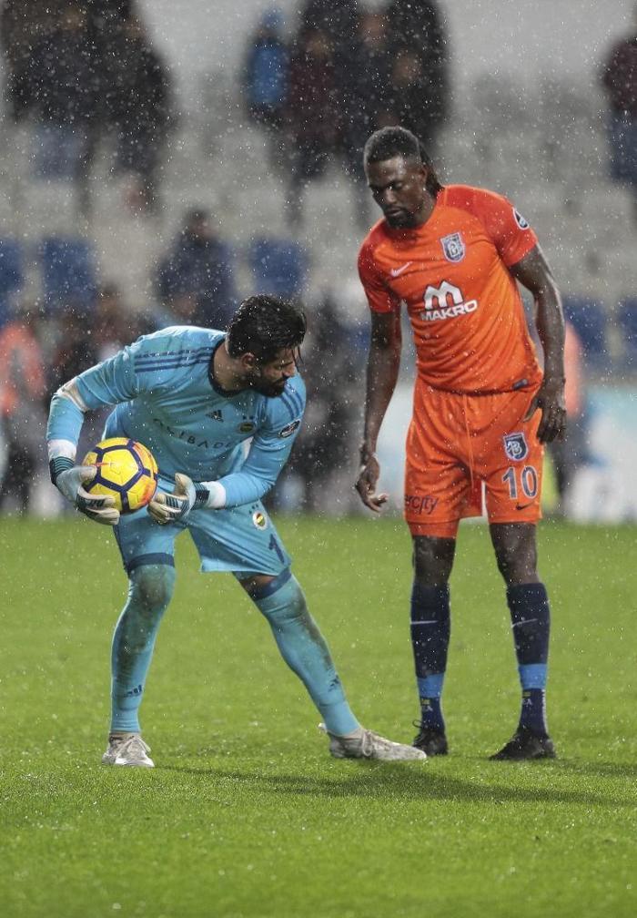 Fanatik yazarlarının Medipol Başakşehir - Fenerbahçe maçı yorumları