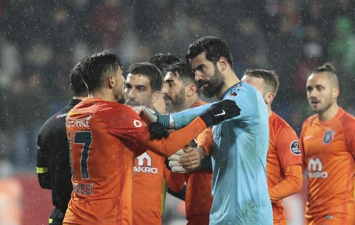 Fanatik yazarlarının Medipol Başakşehir - Fenerbahçe maçı yorumları