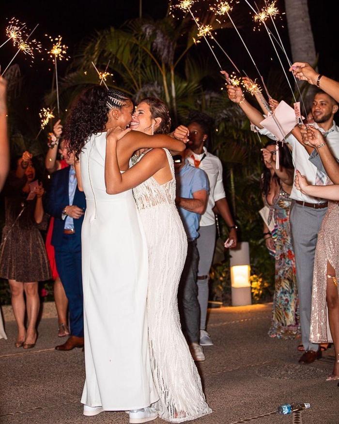 WNBA efsanesi Candace Parker ve Anna Petrakova çifti bebek bekliyor