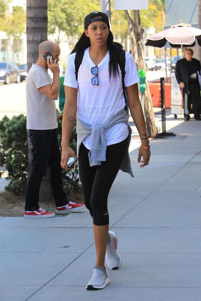 WNBA efsanesi Candace Parker ve Anna Petrakova çifti bebek bekliyor
