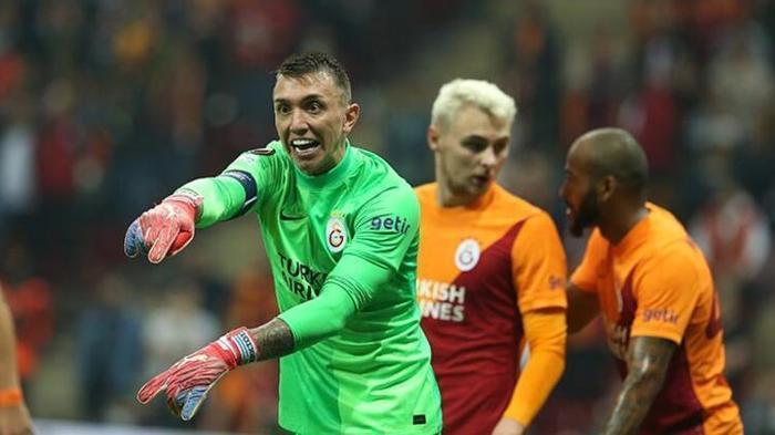Son dakika transfer haberi: Galatasarayın yeni kalecisi kim olacak