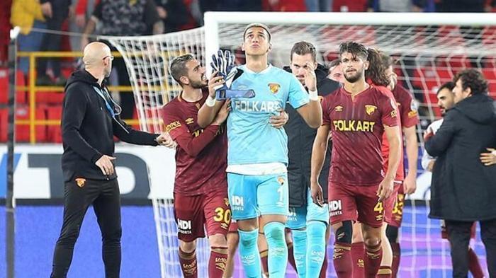 Son dakika transfer haberi: Galatasarayın yeni kalecisi kim olacak
