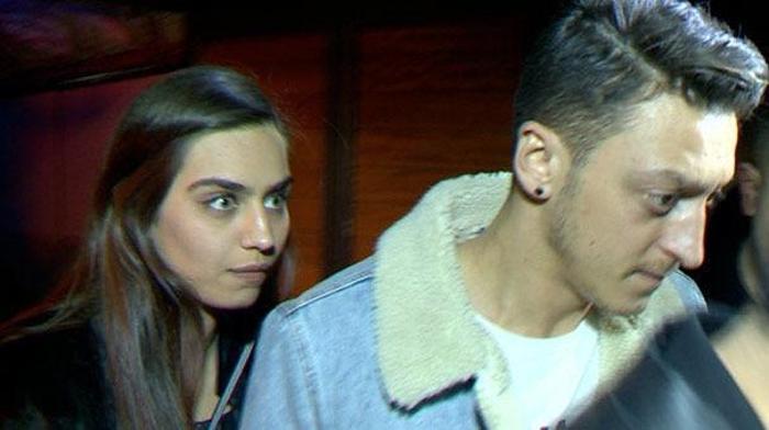 Amine Gülşenin ailesi Mesut Özili ağırladı
