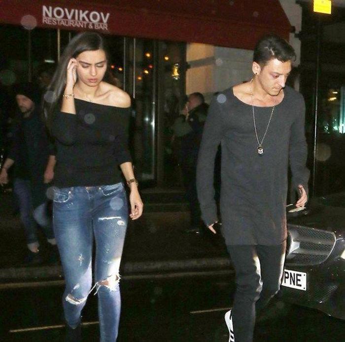 Amine Gülşenin ailesi Mesut Özili ağırladı