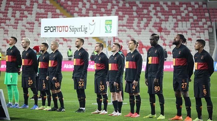 Galatasarayda ayrılık kapıda Menajeri yalanlamadı