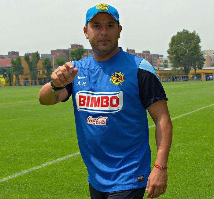 57 - Antonio Mohamed (America)