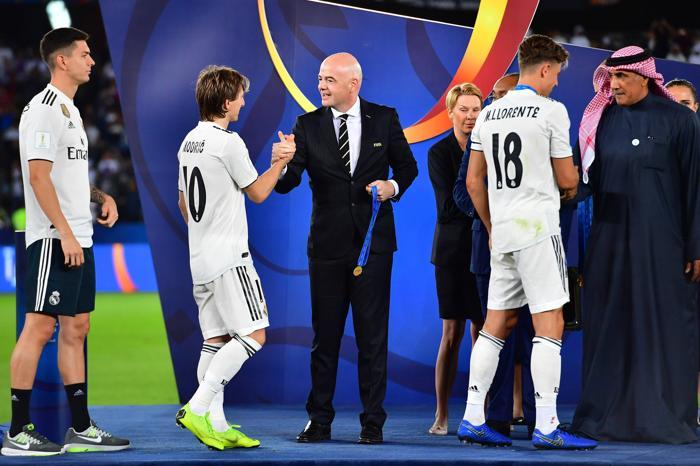 Dünya şampiyonu Real Madrid kupasına kavuştu