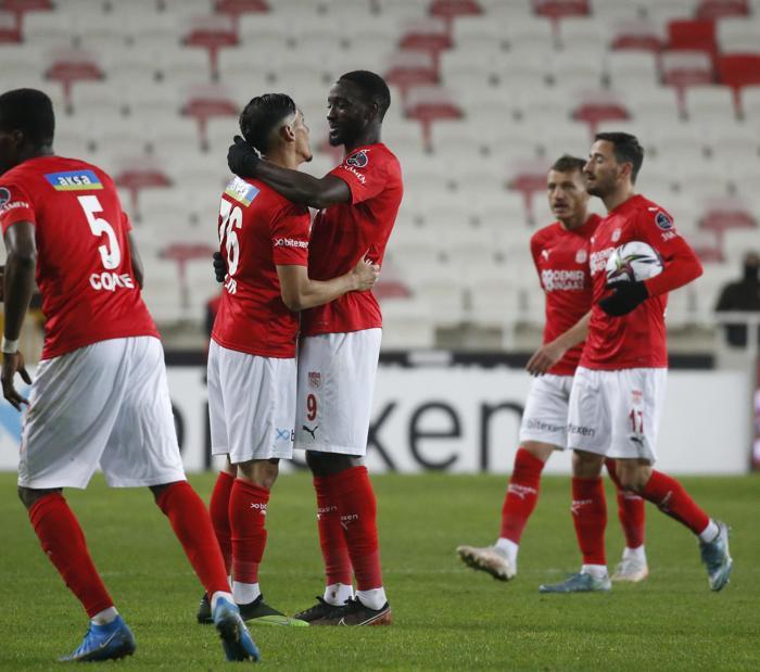 Fanatik yazarları Sivasspor - Galatasaray maçını yazdı