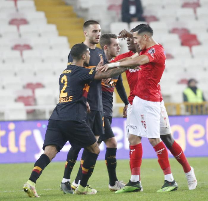 Fanatik yazarları Sivasspor - Galatasaray maçını yazdı