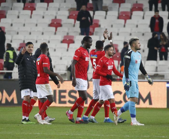 Fanatik yazarları Sivasspor - Galatasaray maçını yazdı