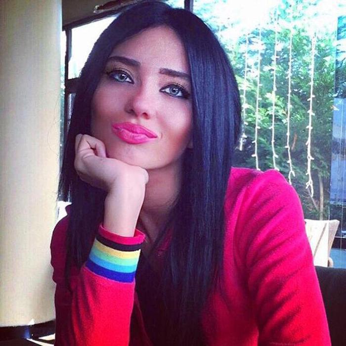 Ronaldonun gözdesi Cansu Taşkın Çin yolcusu