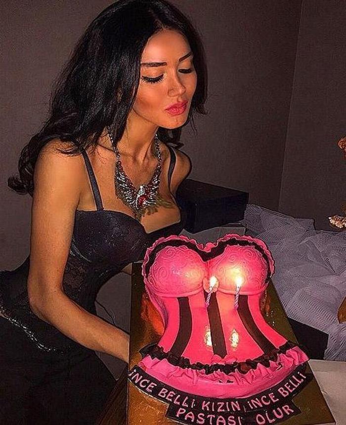 Ronaldonun gözdesi Cansu Taşkın Çin yolcusu