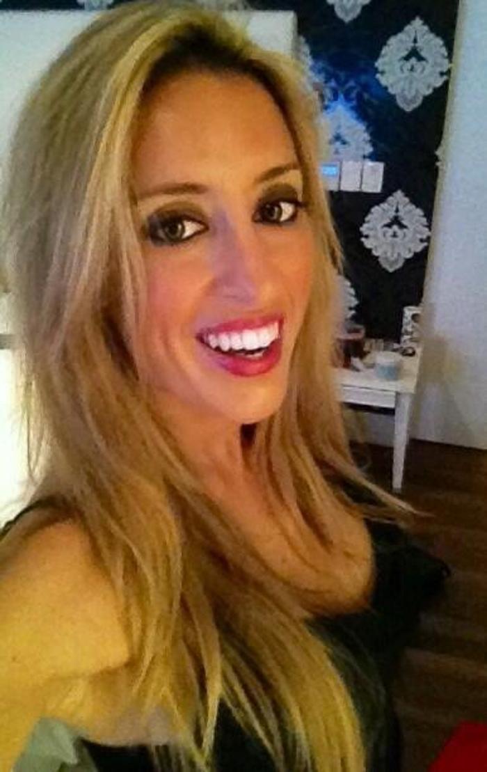 Racing Clubın başkanının kızlarından saha içerisinde selfie