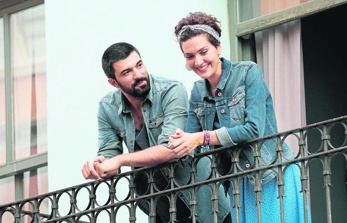 Serenay Sarıkaya Hollywood yolunda | İşte magazinde öne çıkanlar...