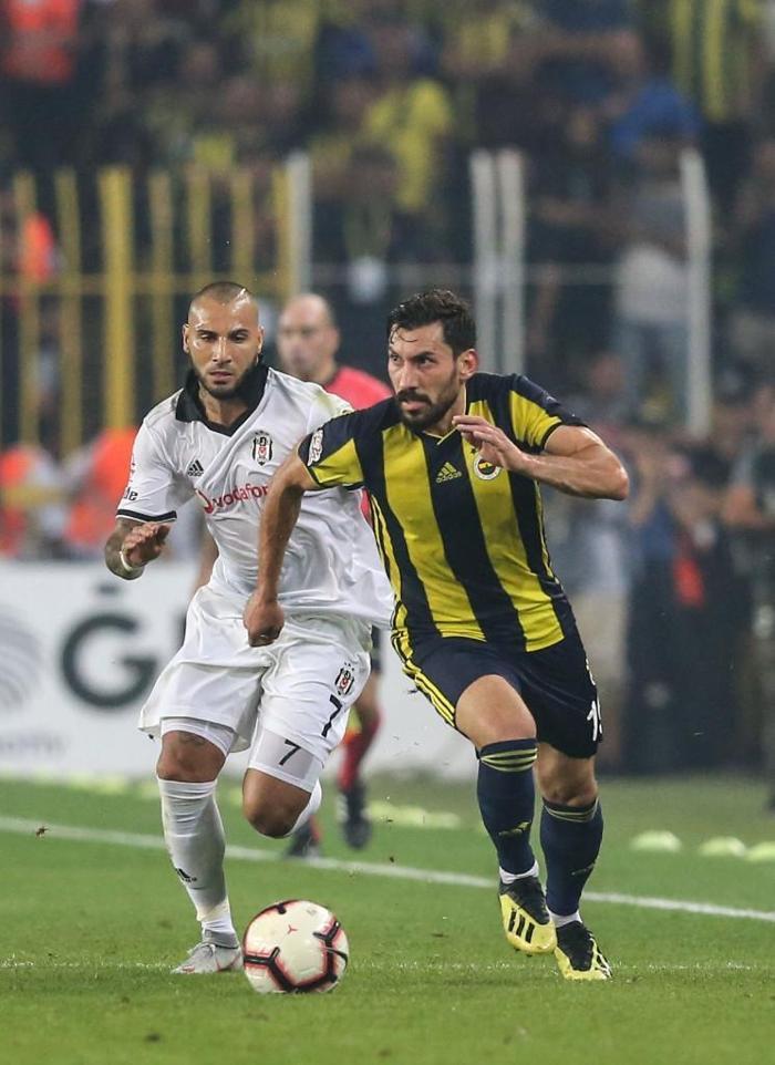 Beşiktaş, yine Fenerbahçenin sağ bek Şener Özbayraklıya gözünü dikti
