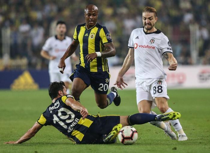 Beşiktaş, yine Fenerbahçenin sağ bek Şener Özbayraklıya gözünü dikti