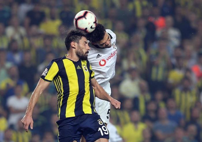 Beşiktaş, yine Fenerbahçenin sağ bek Şener Özbayraklıya gözünü dikti