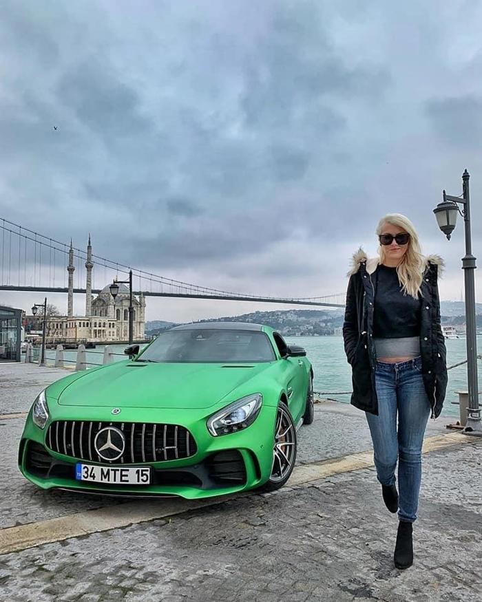 Alexandra Mary Hirschi İstanbulda hayranlarıyla buluştu