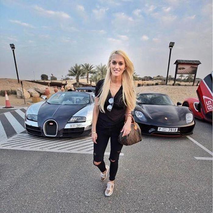 Alexandra Mary Hirschi İstanbulda hayranlarıyla buluştu