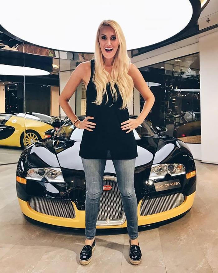 Alexandra Mary Hirschi İstanbulda hayranlarıyla buluştu