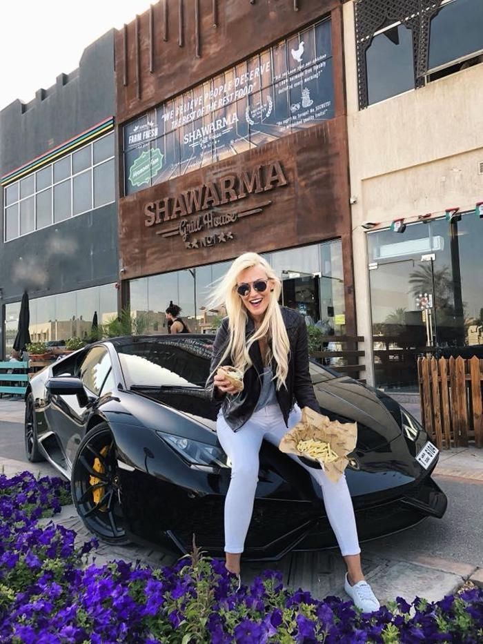 Alexandra Mary Hirschi İstanbulda hayranlarıyla buluştu