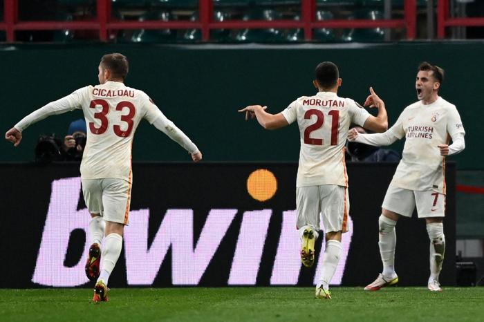 Galatasarayın Avrupadaki başarı hikayesi Terim dünyaca ünlü teknik adamların bileğini büktü...