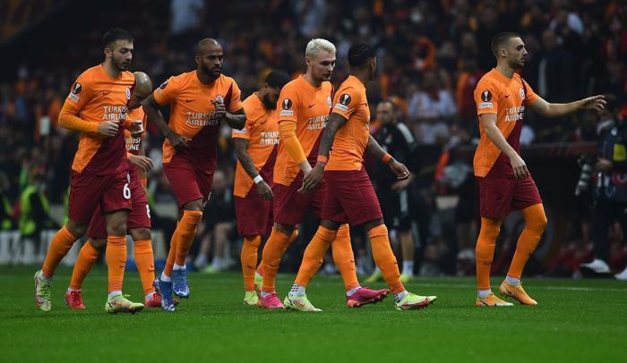 Galatasarayın Avrupadaki başarı hikayesi Terim dünyaca ünlü teknik adamların bileğini büktü...