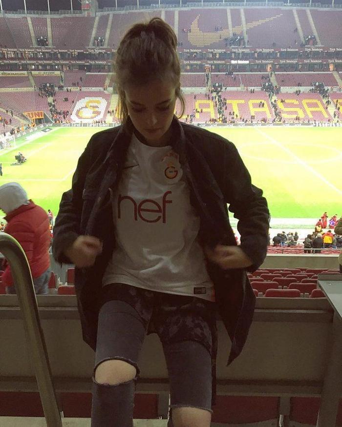 Real Madridli Vinicius Junior galibiyeti Elif Aksu ile kutladı
