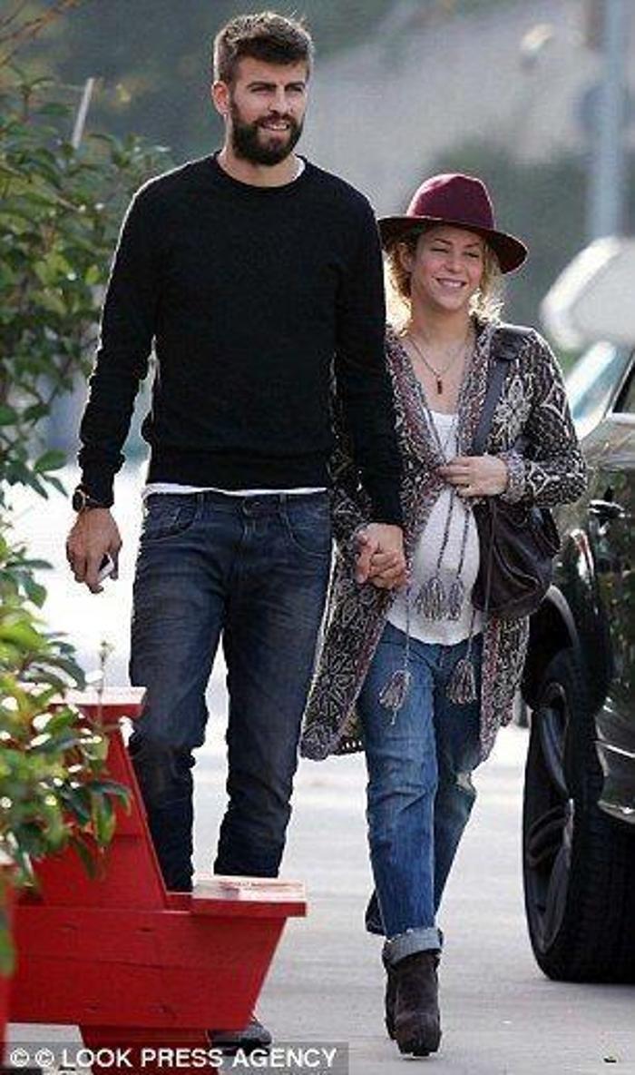 Shakira hamilelik moduna girdi